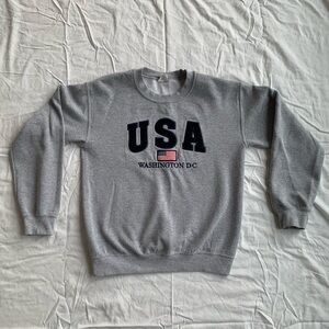 Vintage 90s USA Graphic Grey Unisex Crewneck Sweater - Sporty Casual Basic